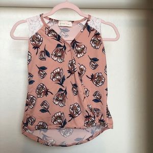 🍍4/$20🍍 Formal or casual floral shirt